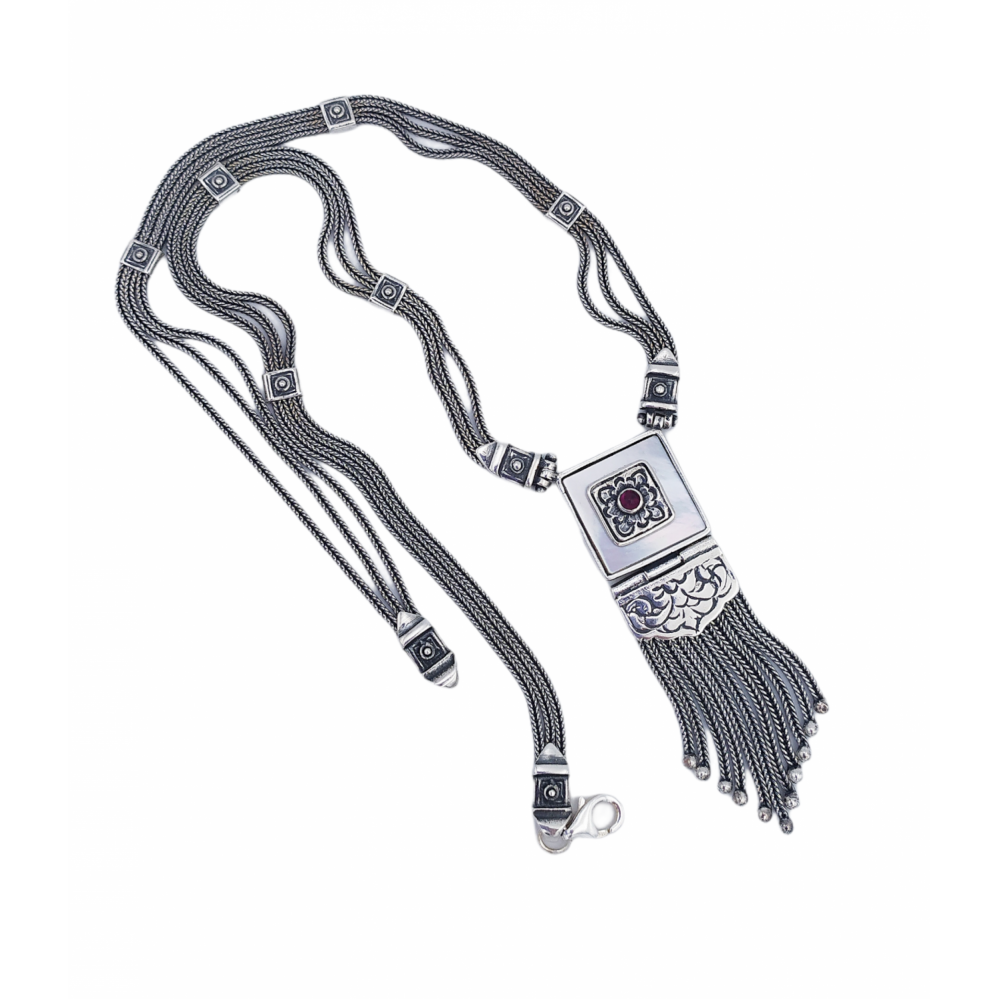 925° silver necklace, chained with mother-of-pearl and garnet