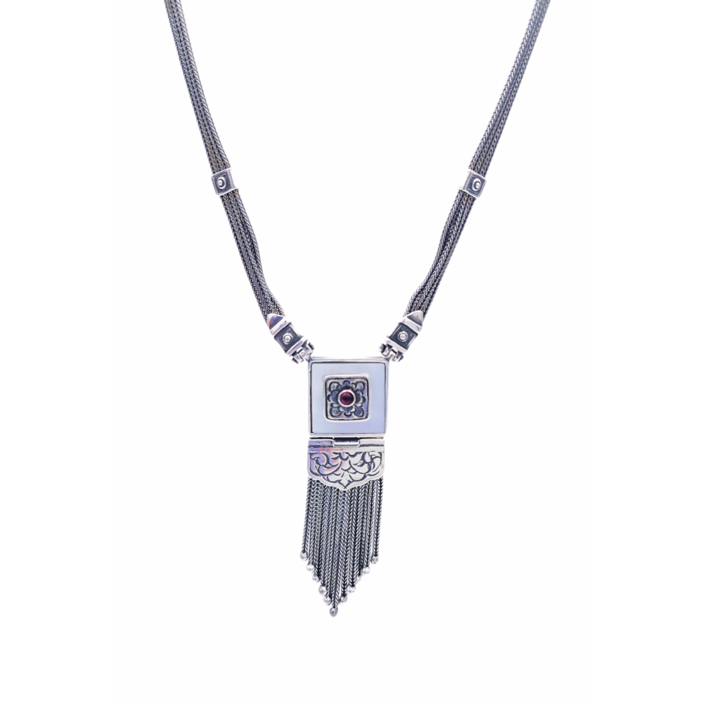 925° silver necklace, chained with mother-of-pearl and garnet