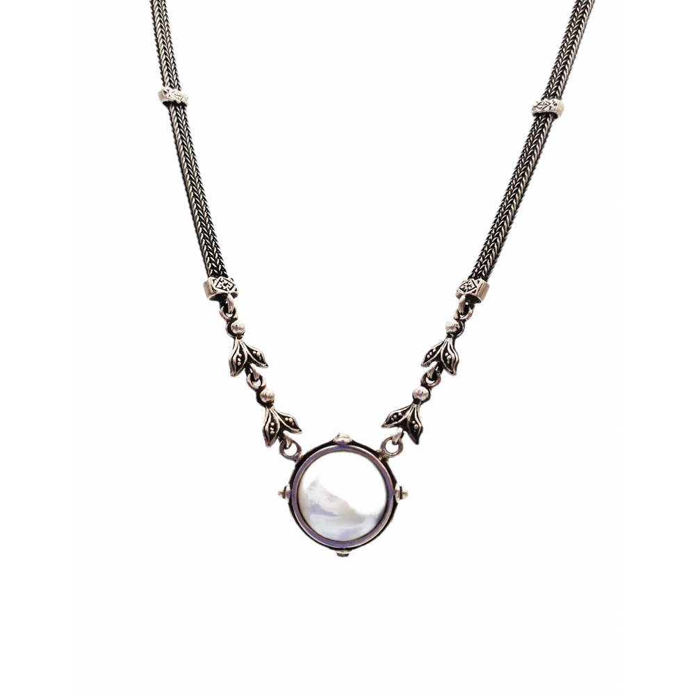 925° silver necklace, chained with mother-of-pearl